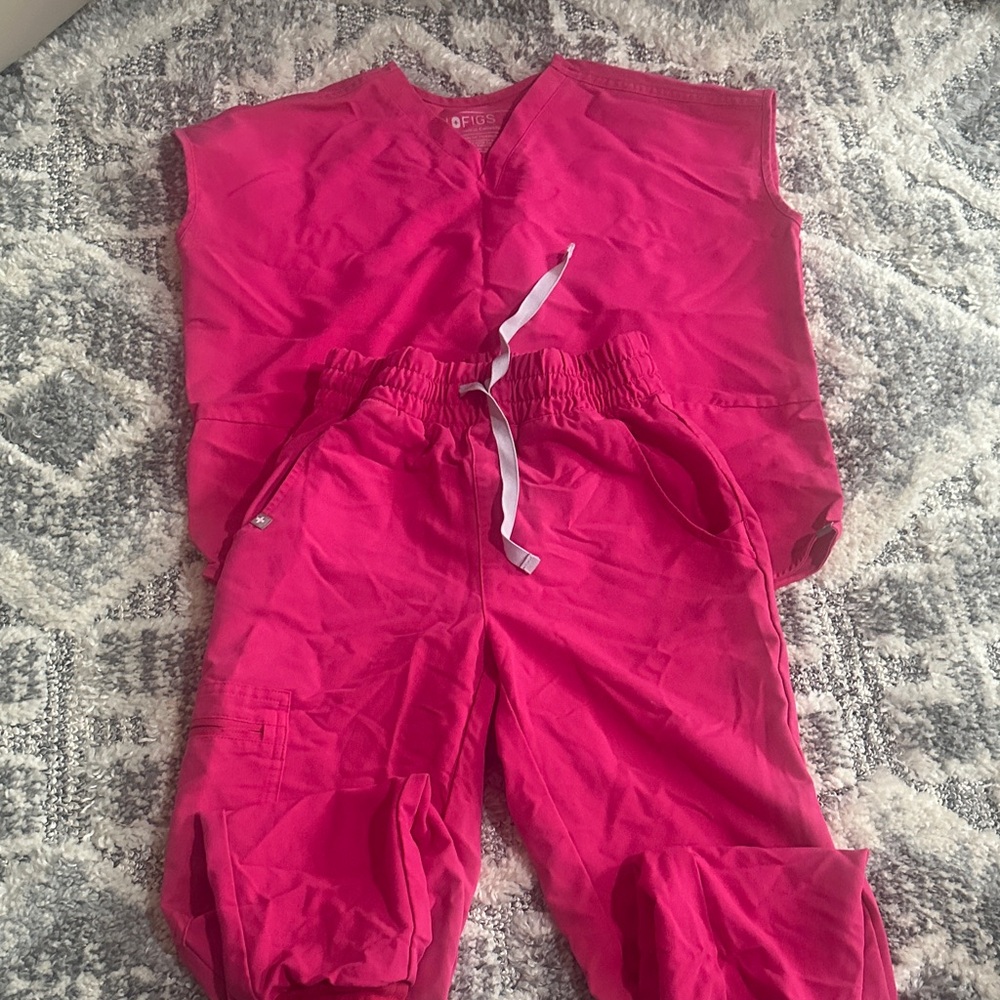 Figs Bright Pink Scrub Set